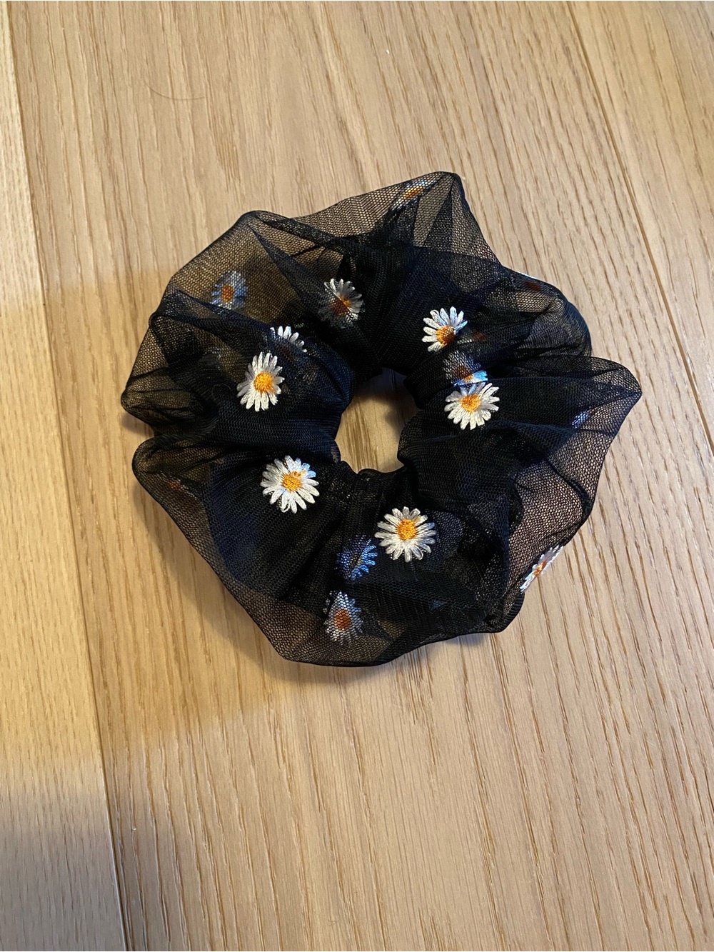 Oversized Daisy Mesh Scrunchie in Black